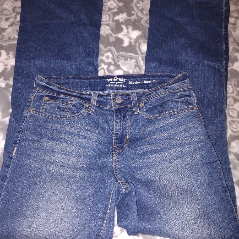 Women's Levi jeans